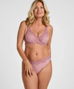 Brazilian Diva - Rosa