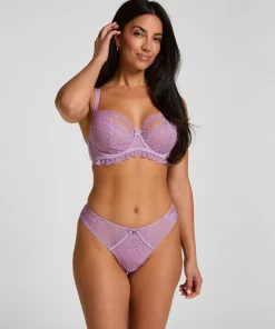 Brazilian Naomi - Lila