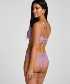 Brazilian Naomi - Lila