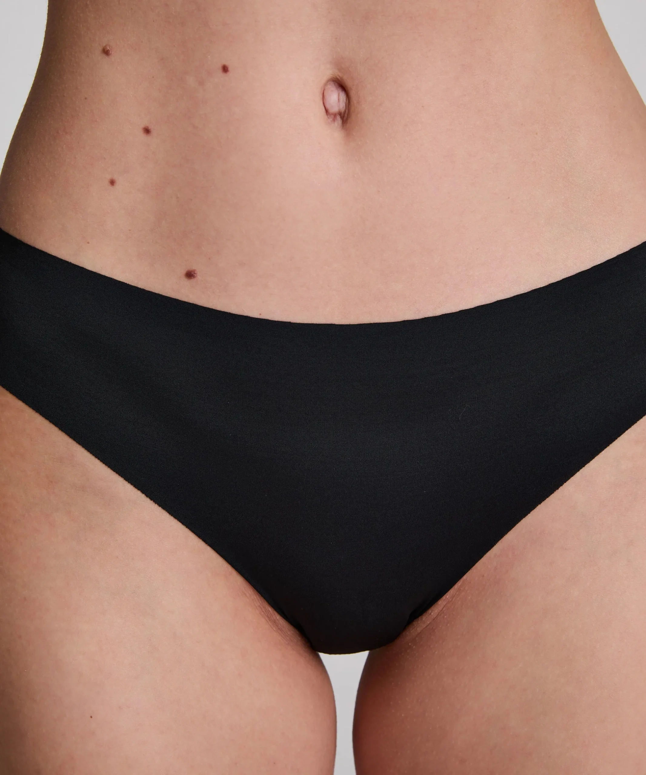 Invisible Brazilian Micro - Schwarz