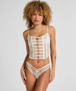 Kristina Bustier - Weiß