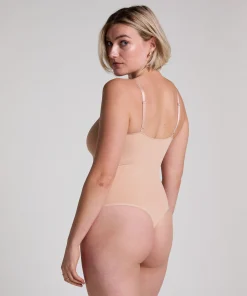 Nahtlos betonender Body mit hohem Beinausschnitt - Beige