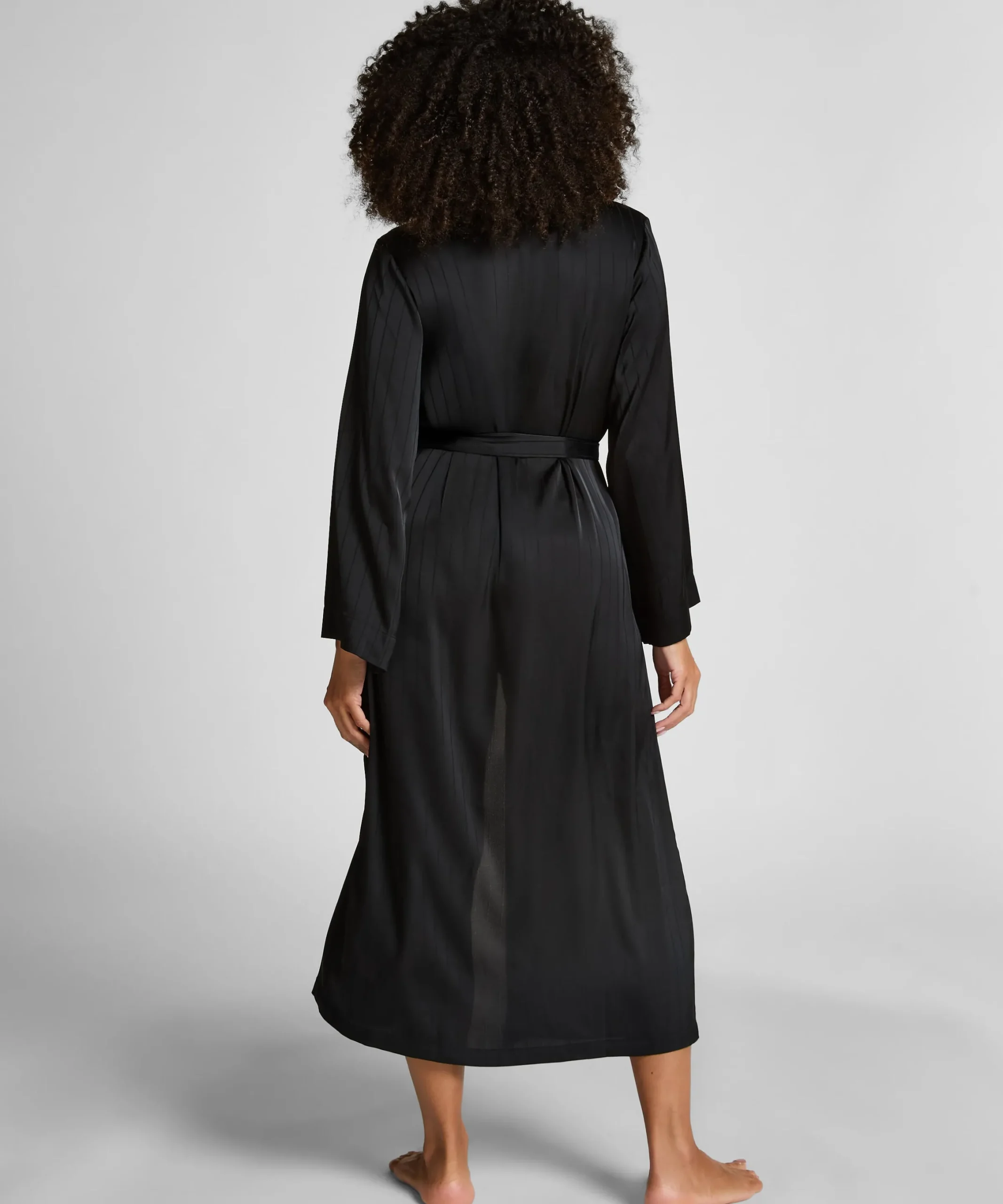 Satin-Kimono mit Nadelstreifen - Schwarz
